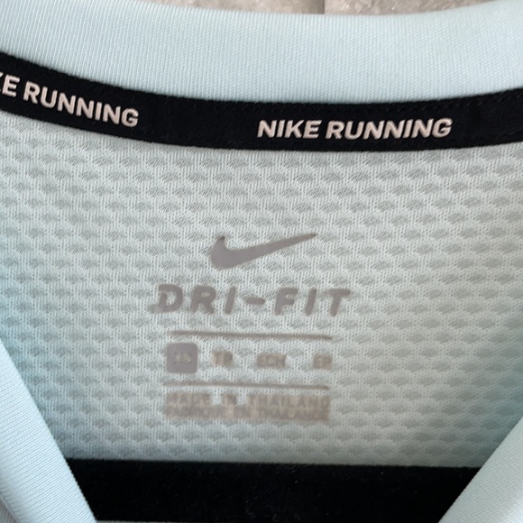 Nike Swoosh Dri-Fit Baby Blue Running Sleeveless Crop Top - Picture 3 of 7